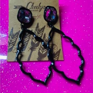 Cheeky’s earrings black dangles